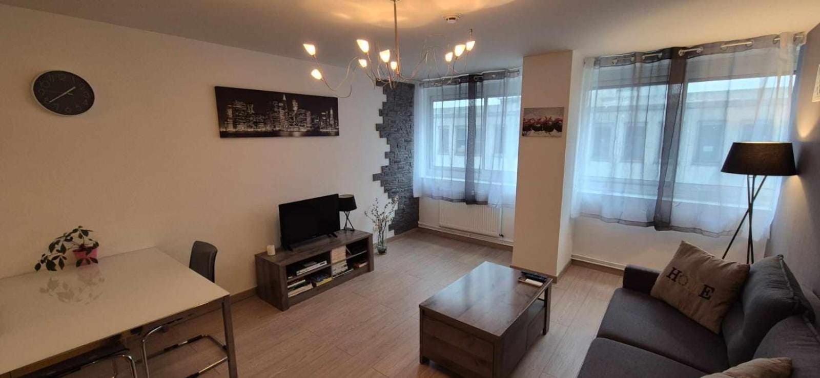 Nouveau !! Appartement Confortable Totalement Renove Avec Parking Gratuit - Hypercentre De Nancy Exteriör bild